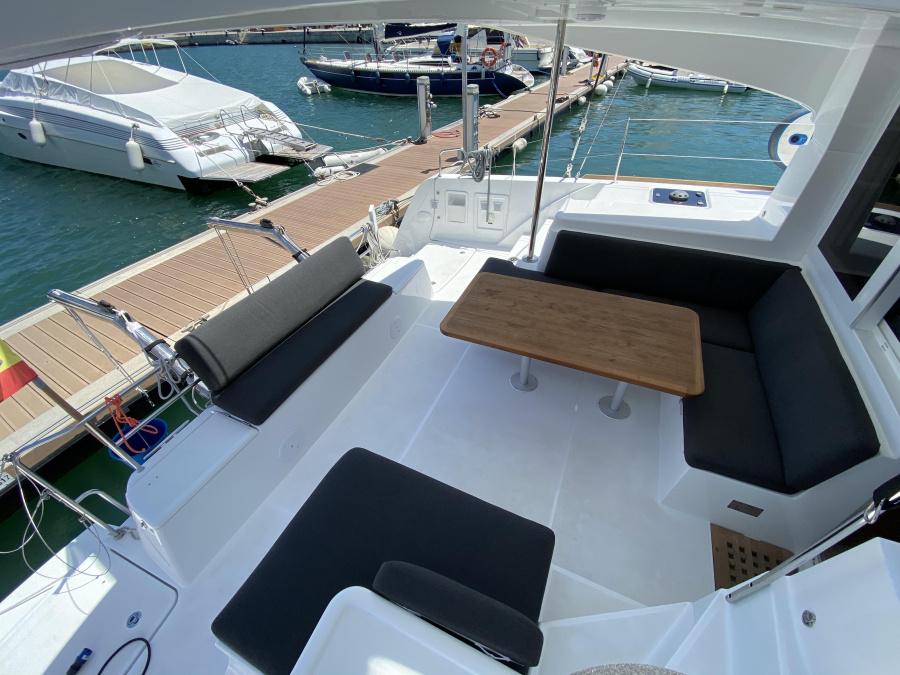Lagoon 40 — photo 12