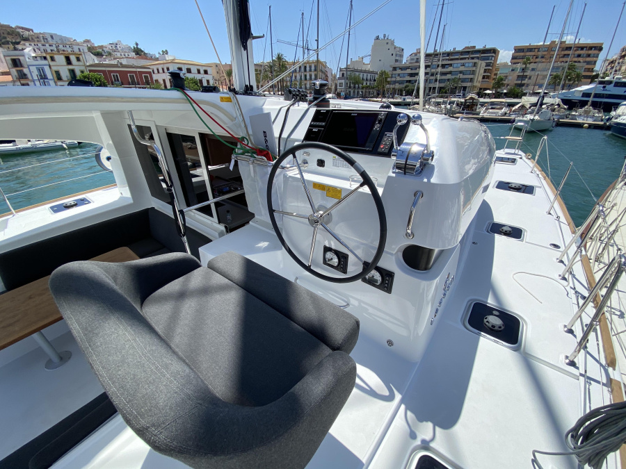 Lagoon 40 — photo 23