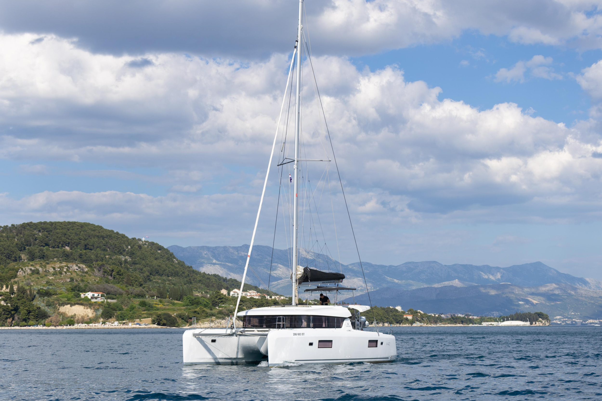 Lagoon 42 — photo 2