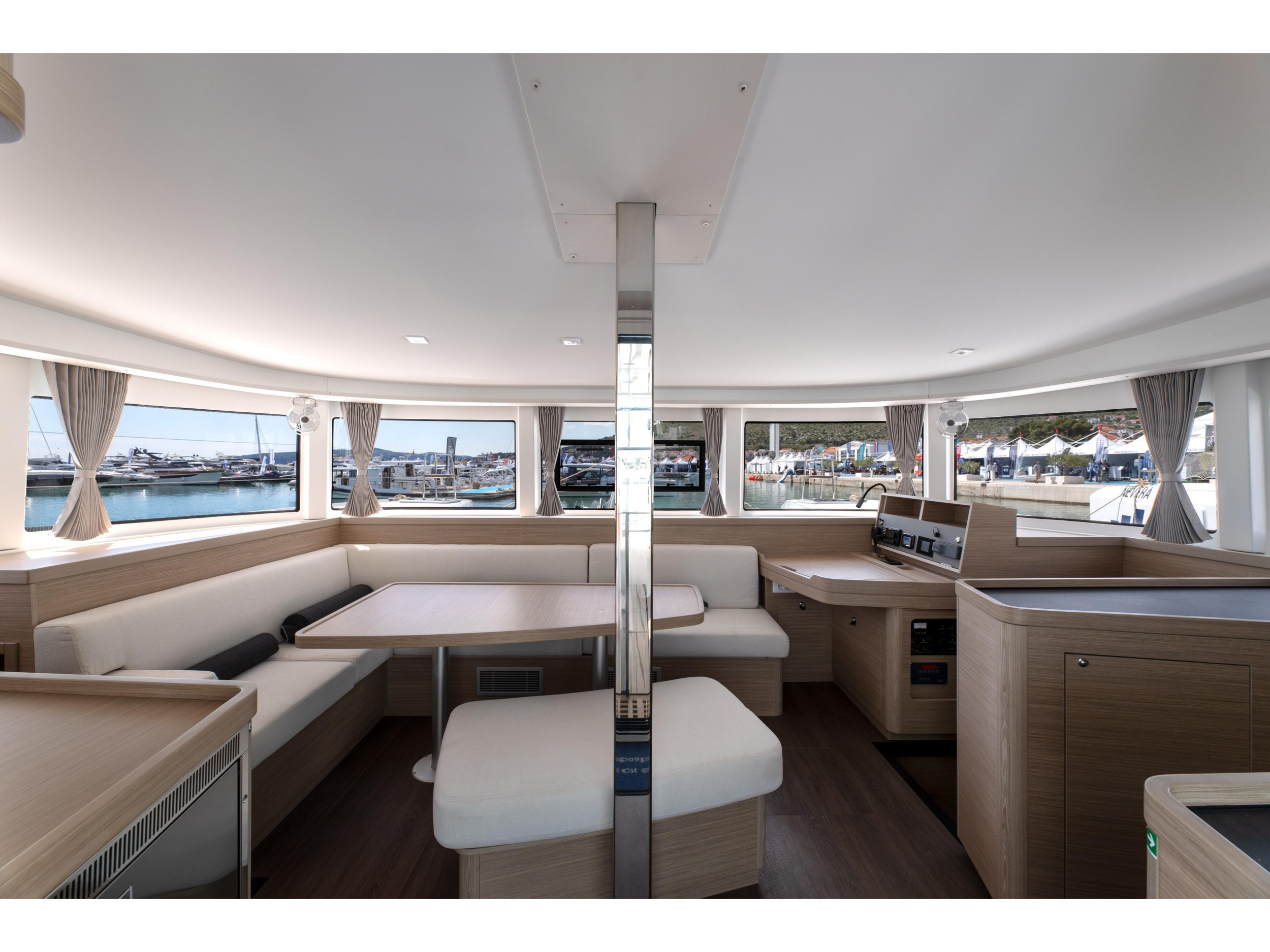 Lagoon 42 — photo 11