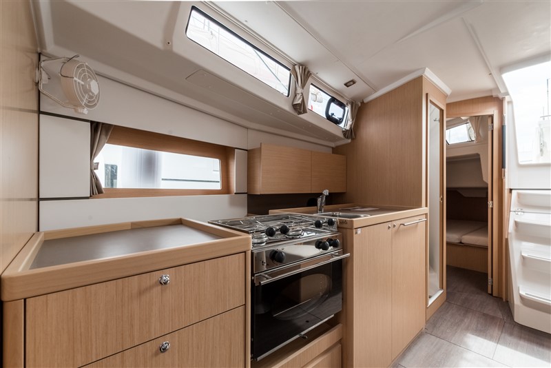 Oceanis 38.1 — photo 9