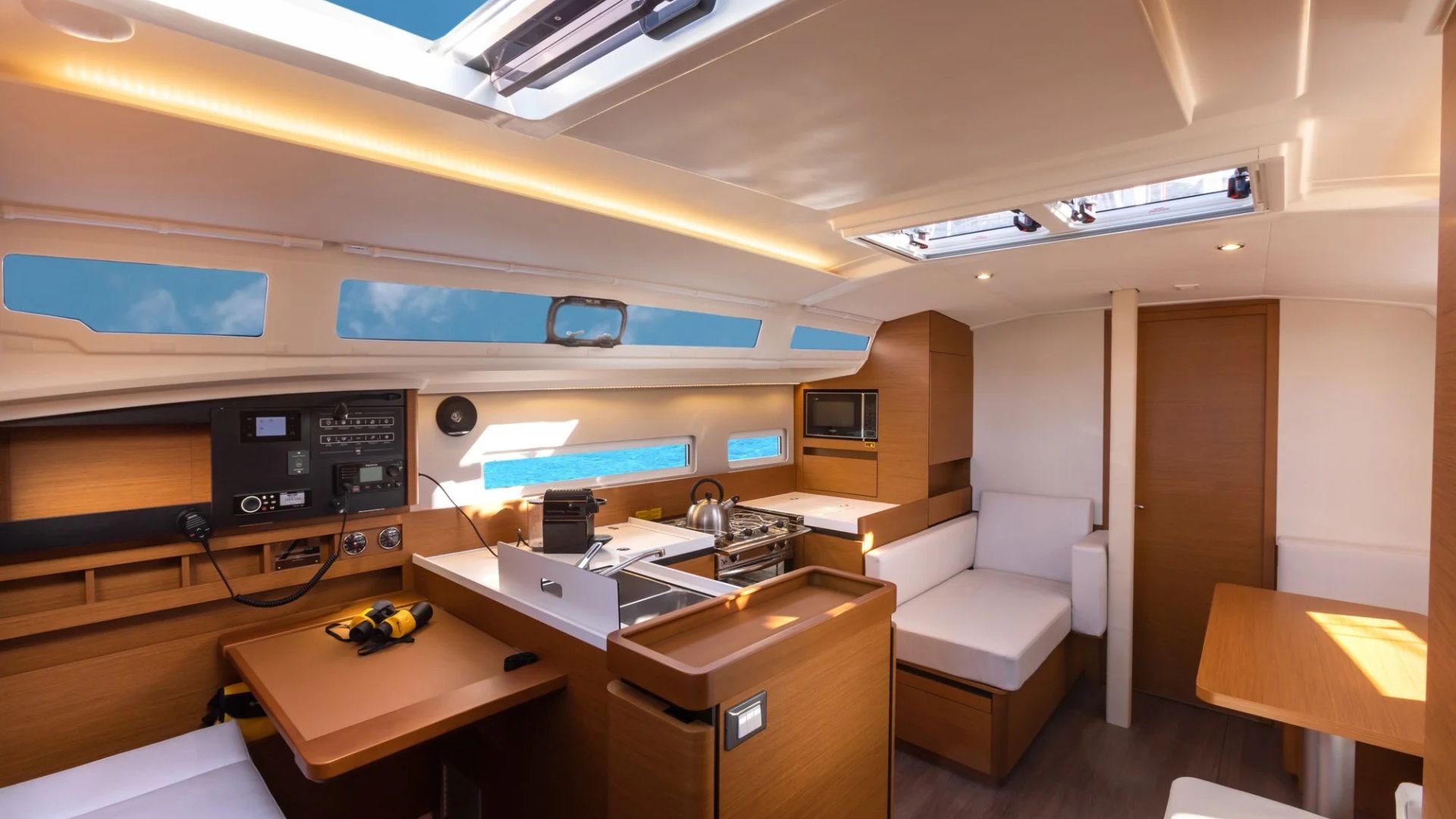 Sun Odyssey 410 — photo 4