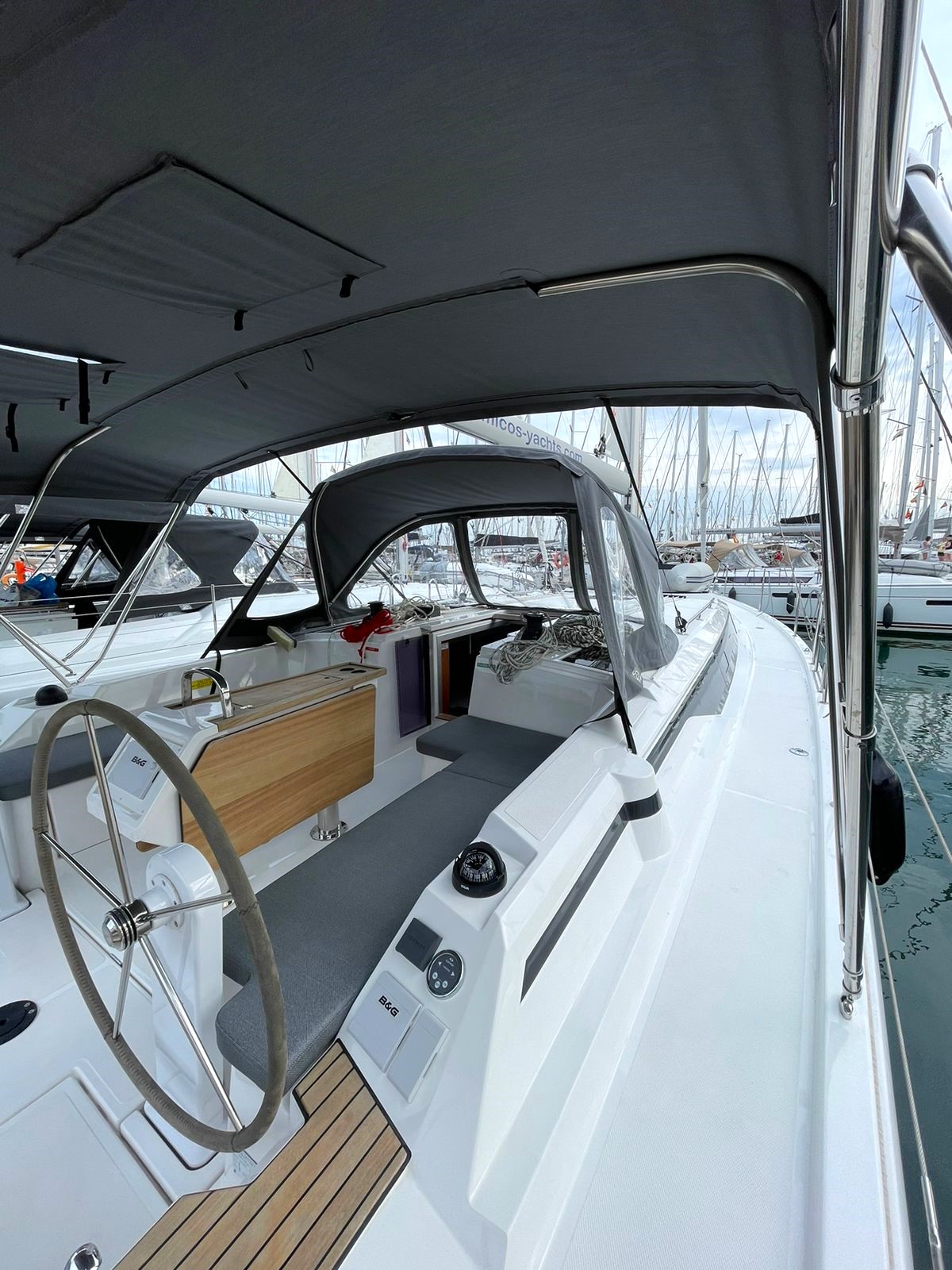 Bavaria C42 — photo 6