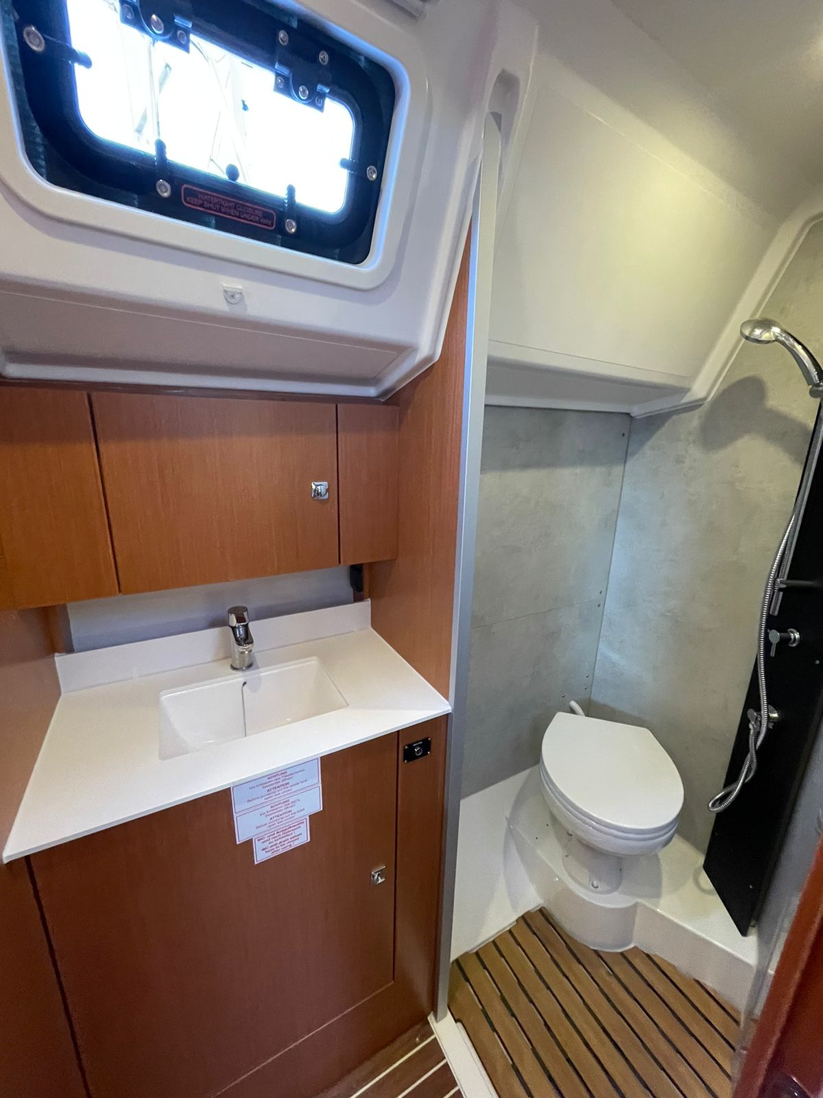 Bavaria C42 — photo 17