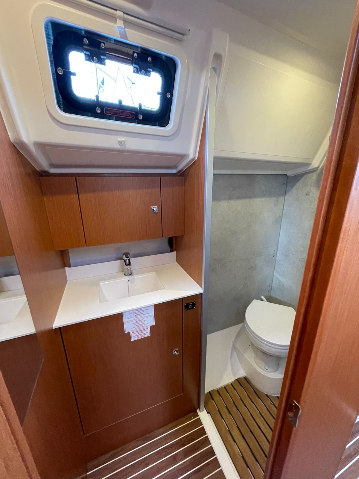 Bavaria C42 — photo 8