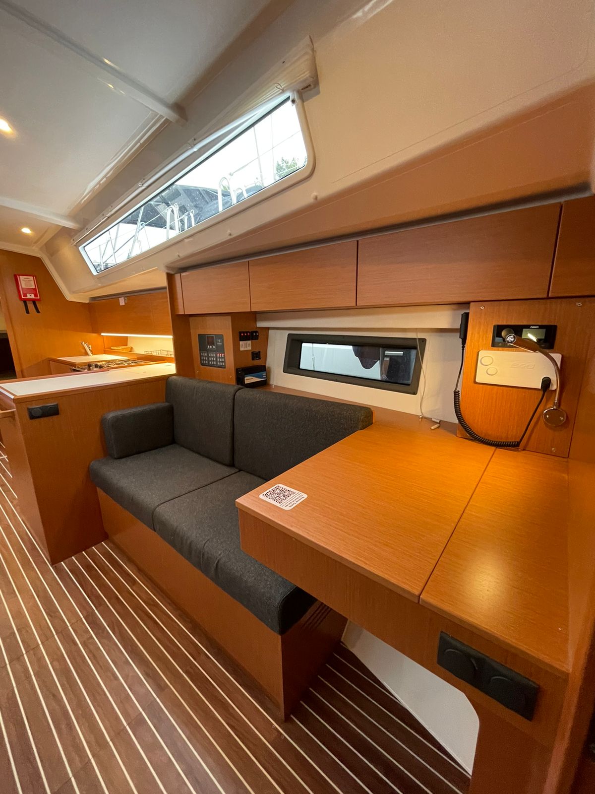 Bavaria C42 — photo 10