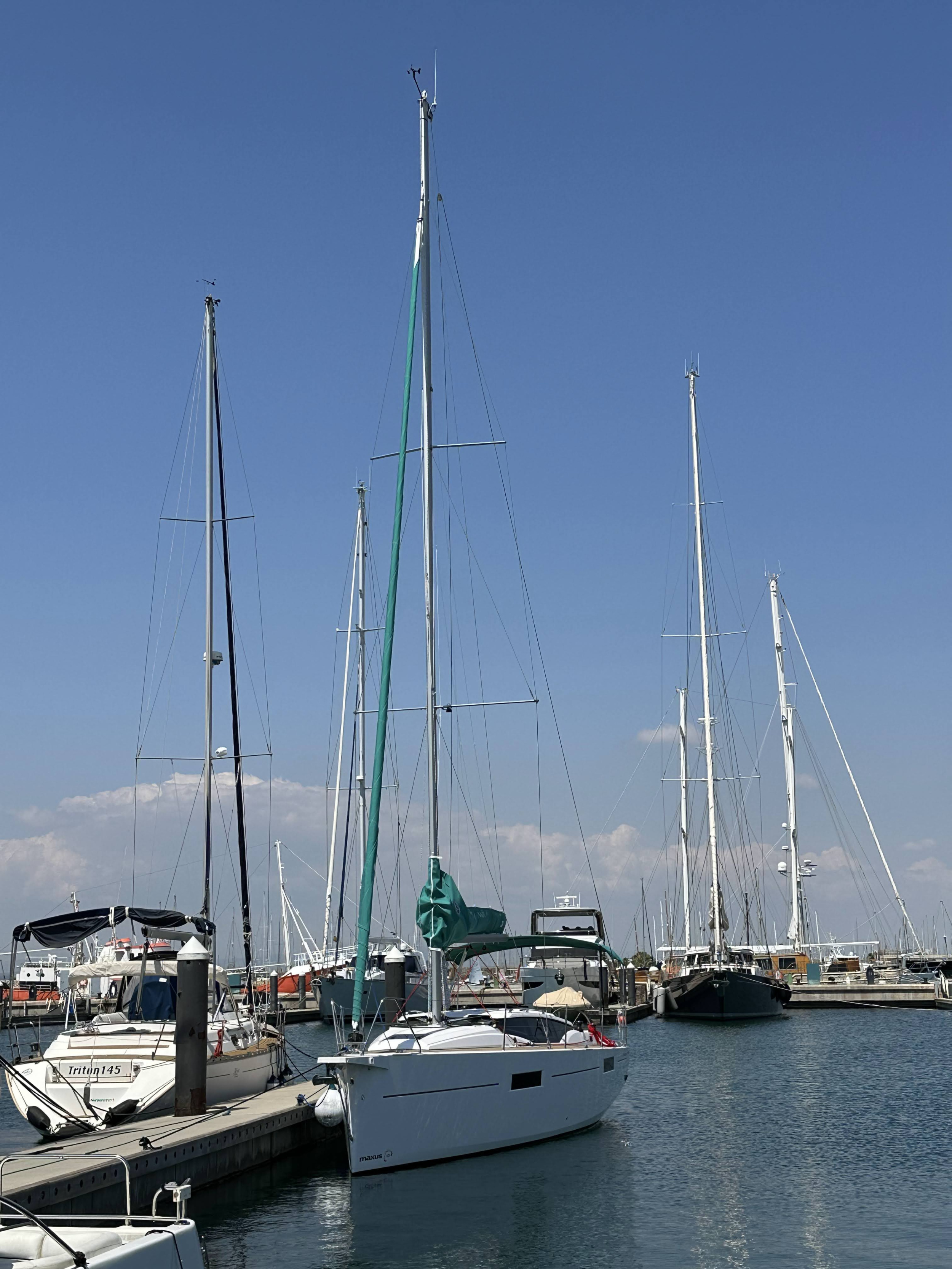 Maxus 35 (see with our base extra options availability as Air Conditioned) — photo 170