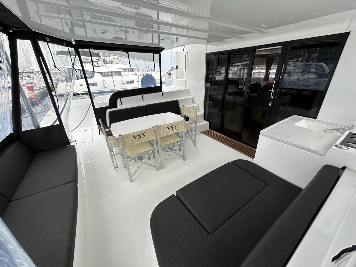 Lagoon 51 — photo 21