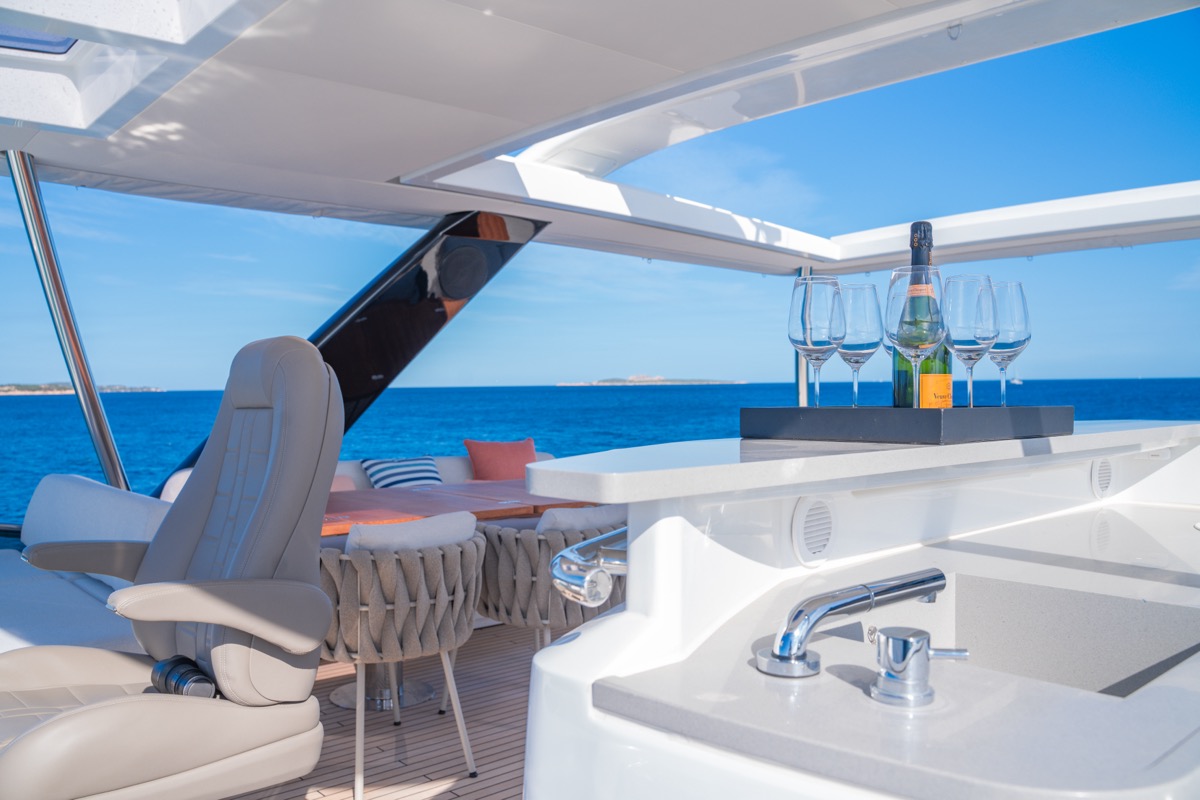 Lagoon Seventy 8 — photo 80