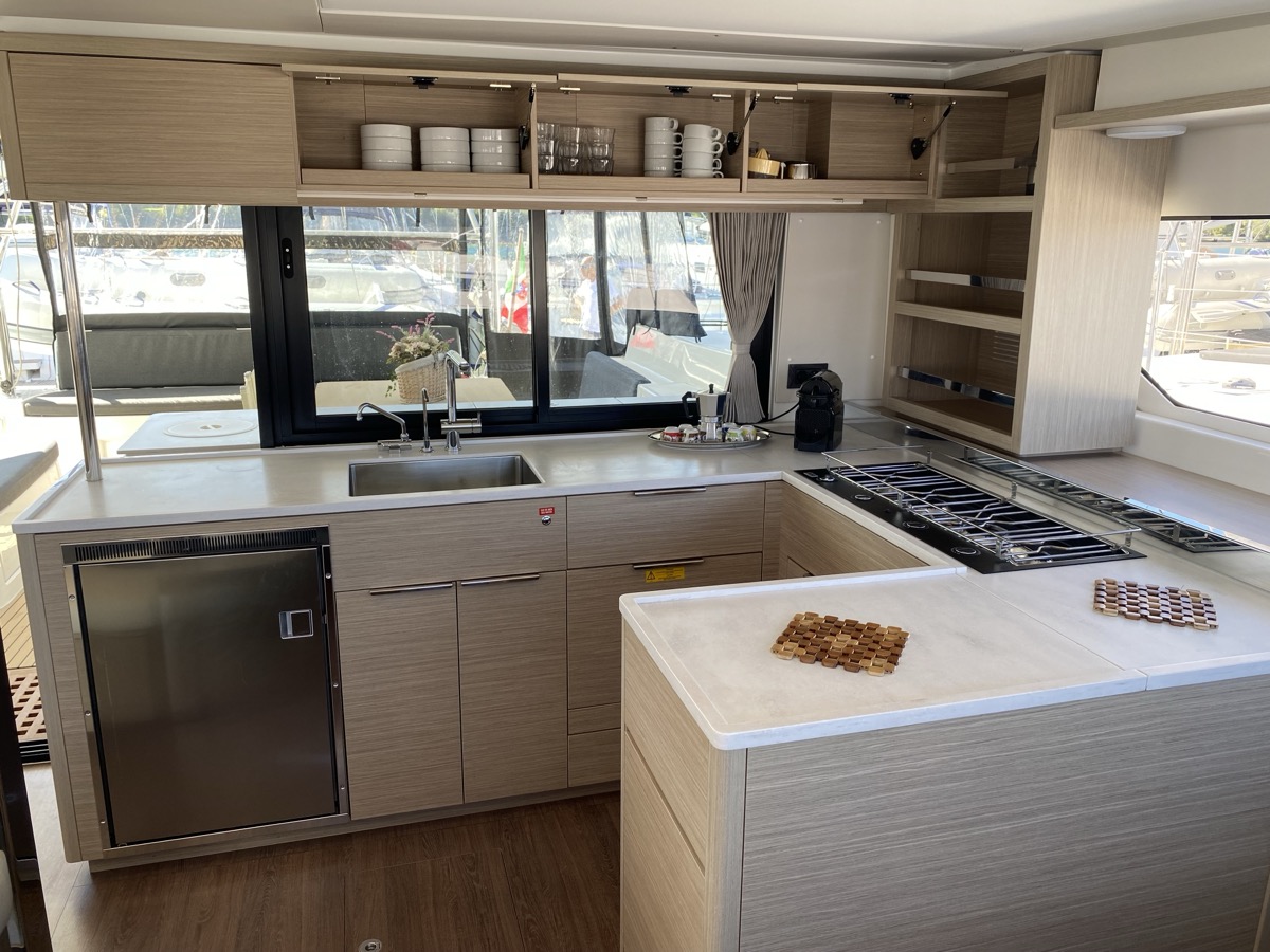 Lagoon 46 — photo 2