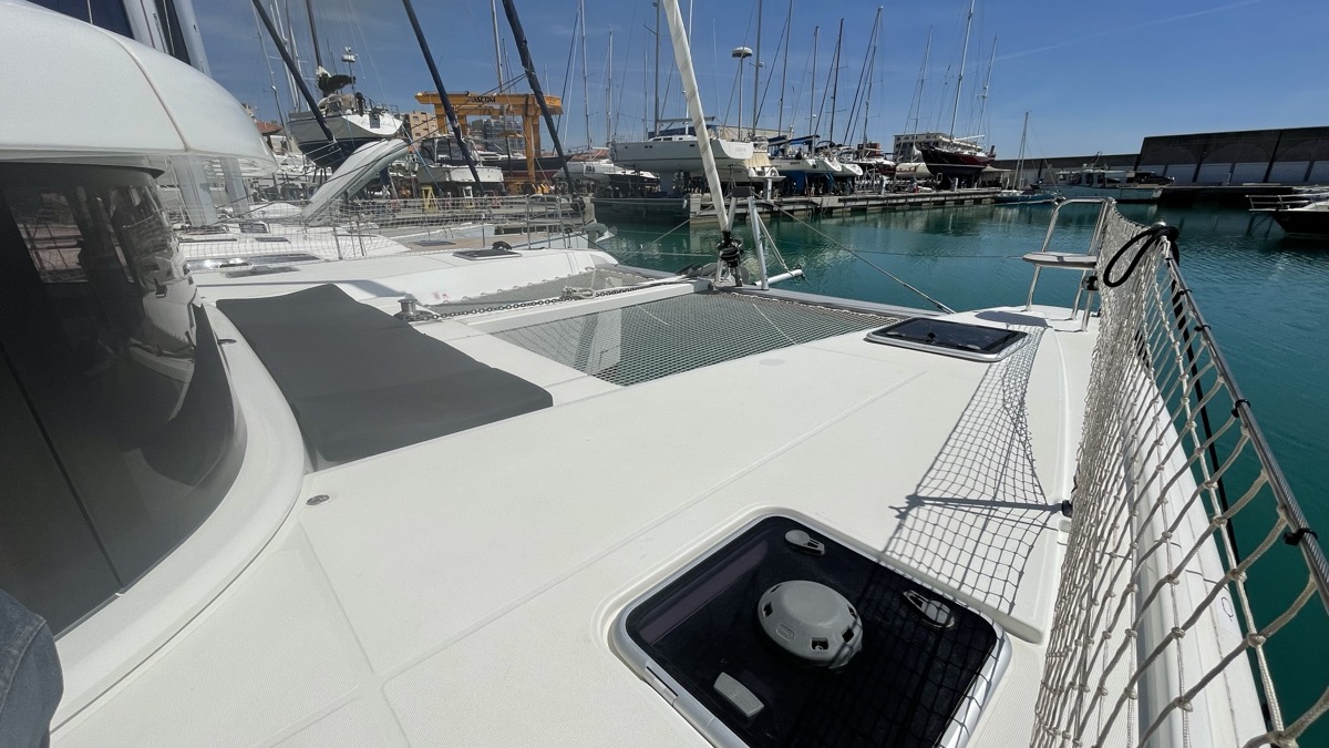 Lagoon 42 — photo 11