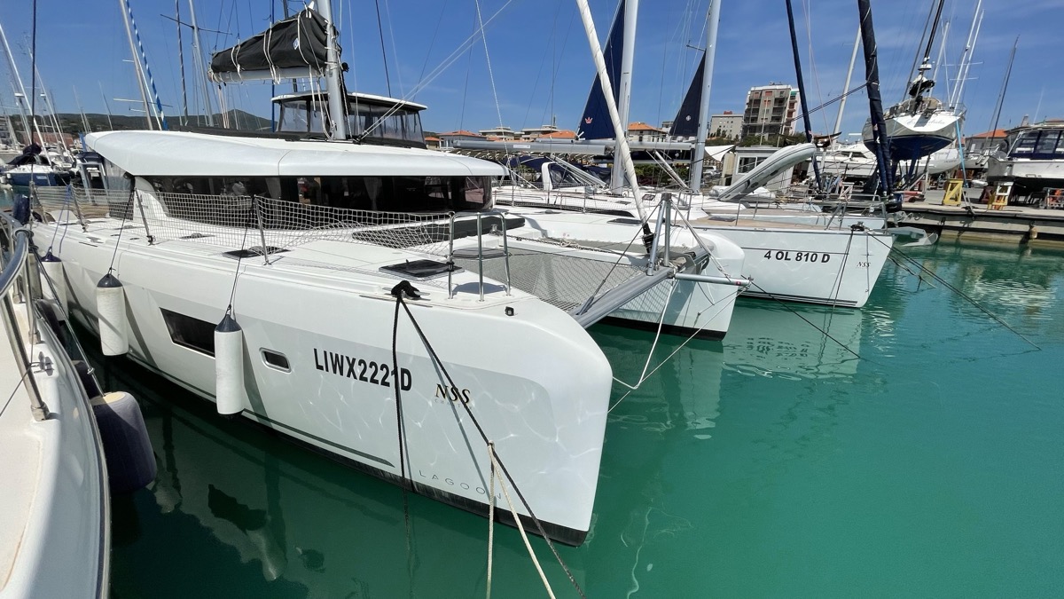 Lagoon 42 — photo 12