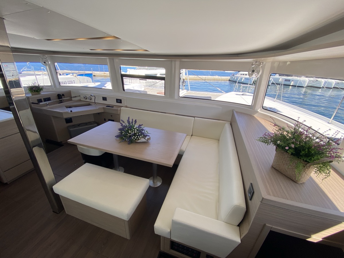 Lagoon 46 — photo 11