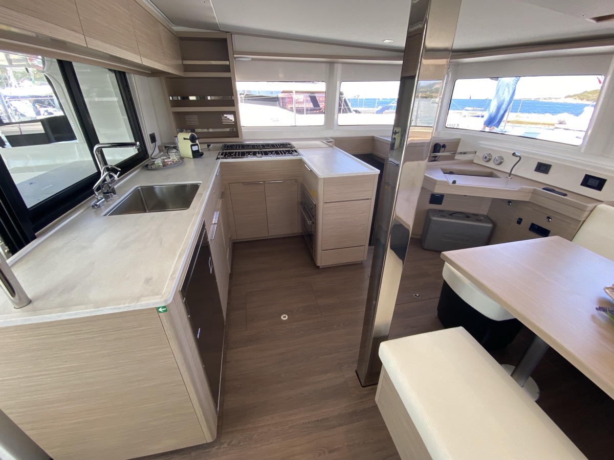 Lagoon 46 — photo 2