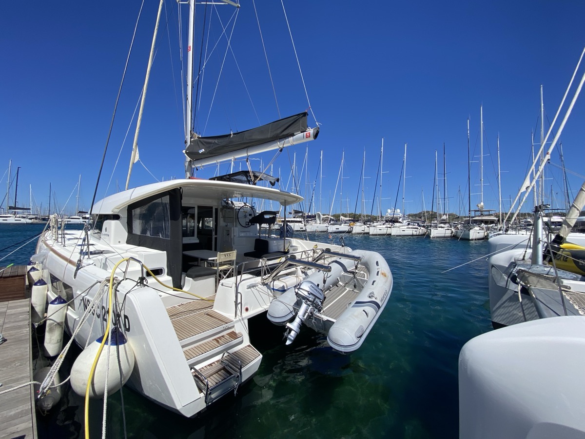 Lagoon 40 — photo 11