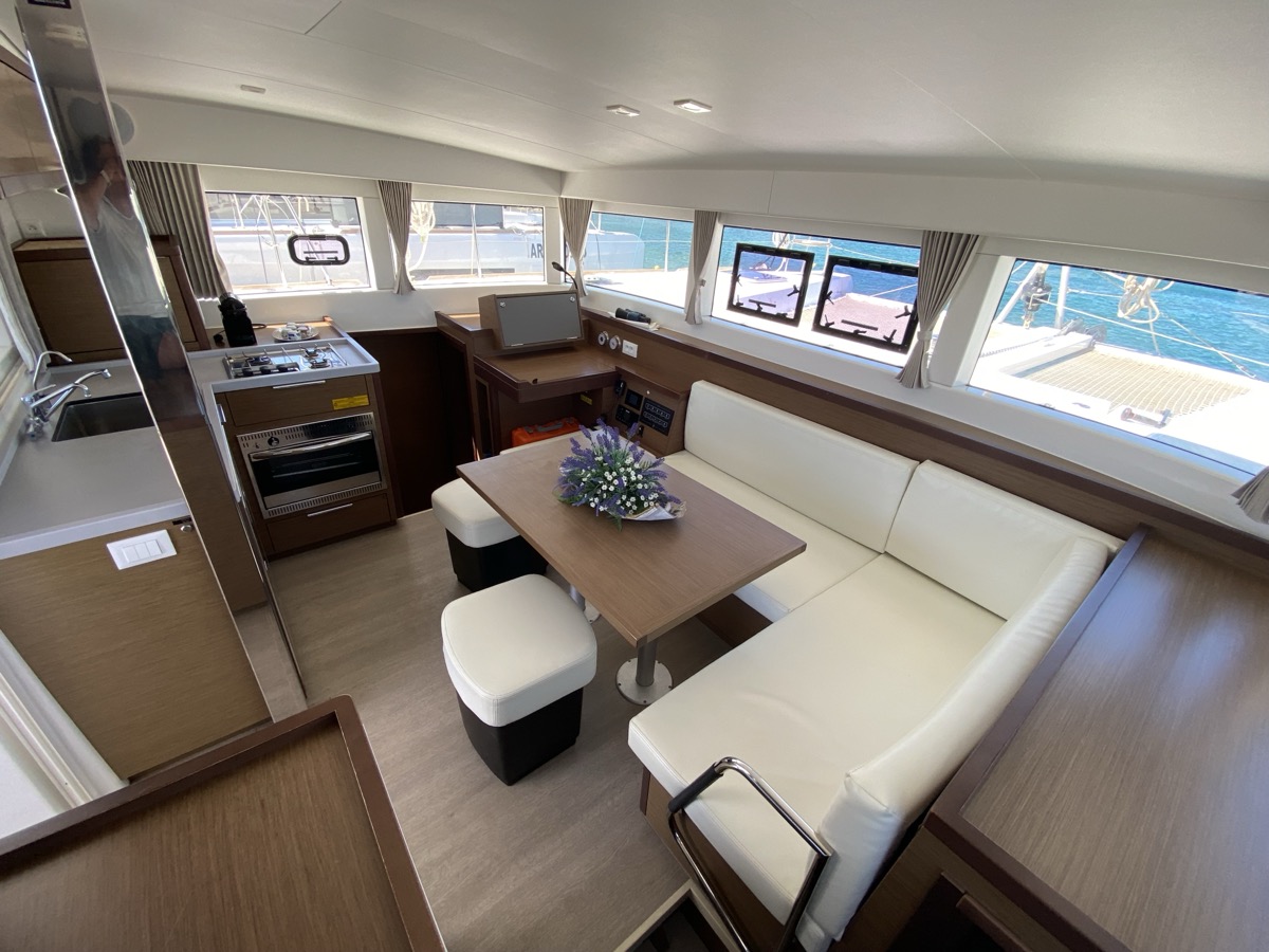 Lagoon 40 — photo 15