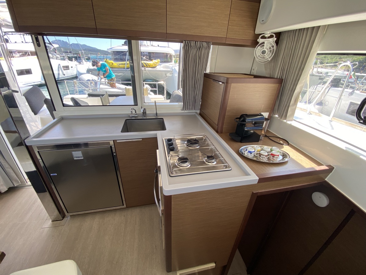 Lagoon 40 — photo 31