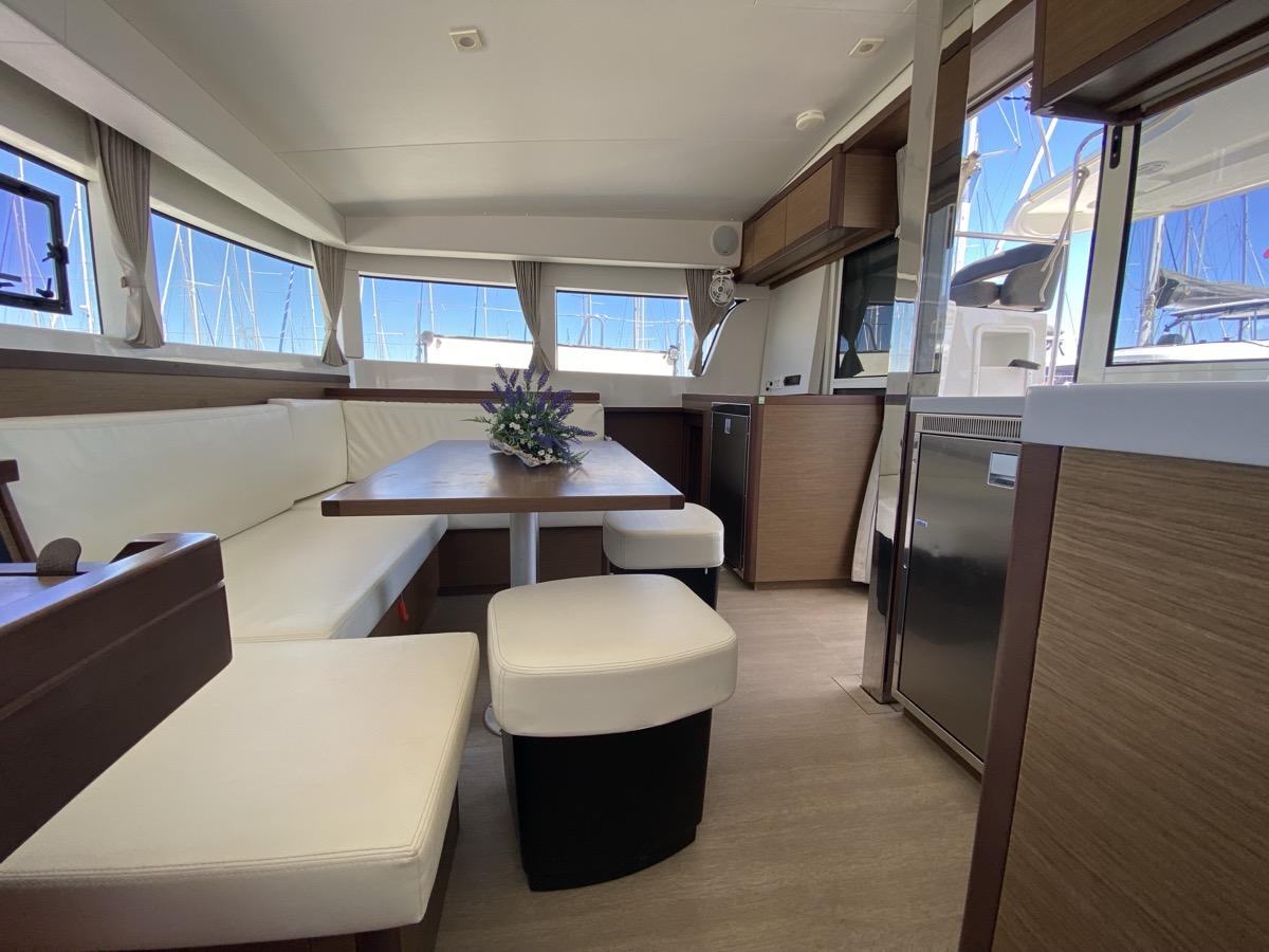 Lagoon 40 — photo 28