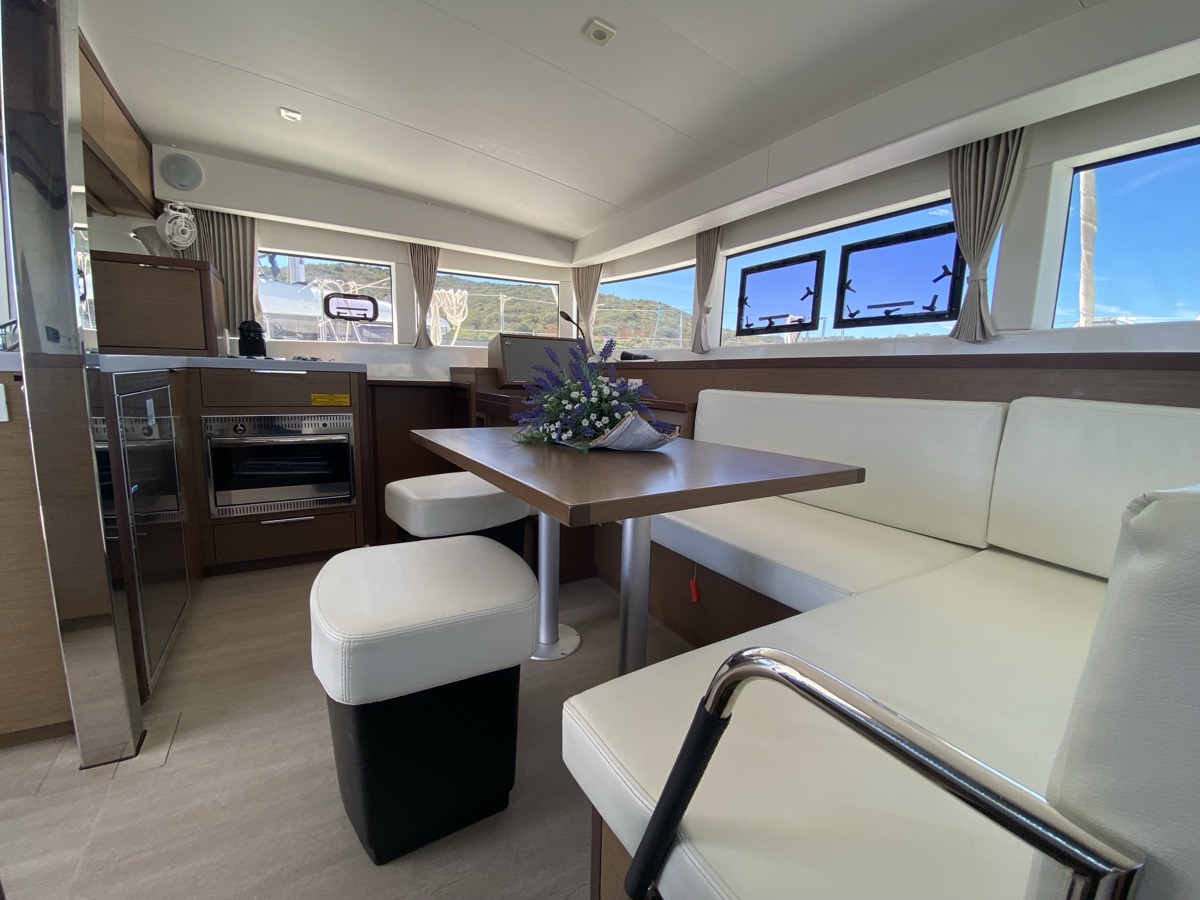 Lagoon 40 — photo 29