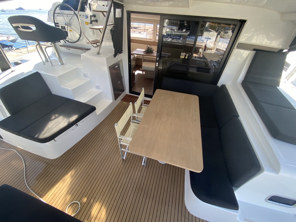 Lagoon 42 — photo 11