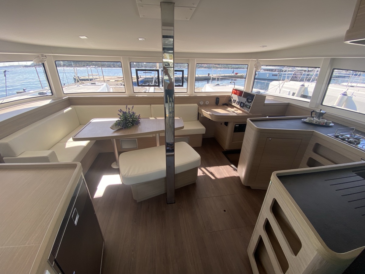 Lagoon 42 — photo 15
