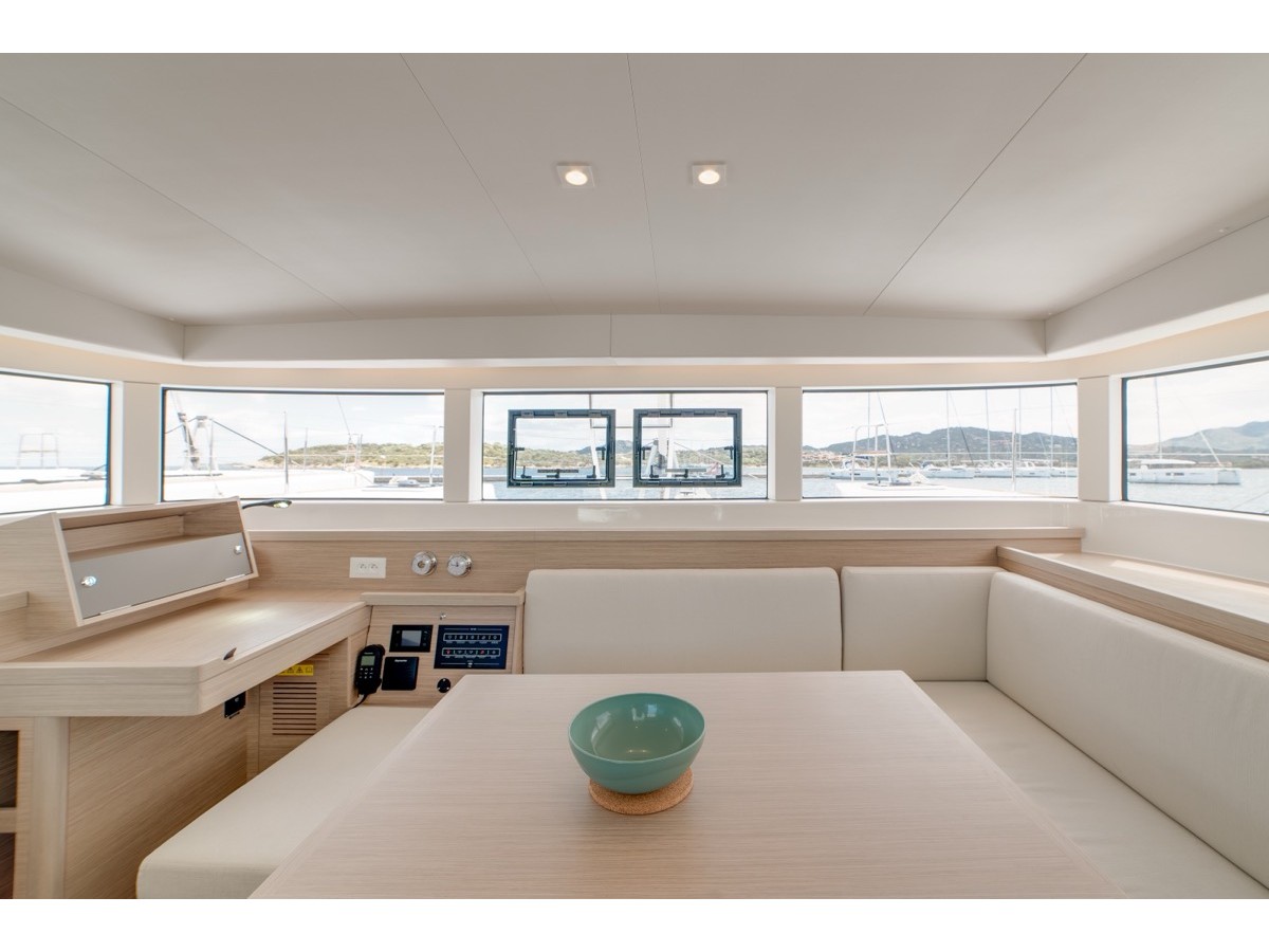 Lagoon 40 — photo 28