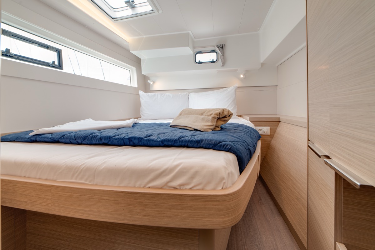 Lagoon 40 — photo 25
