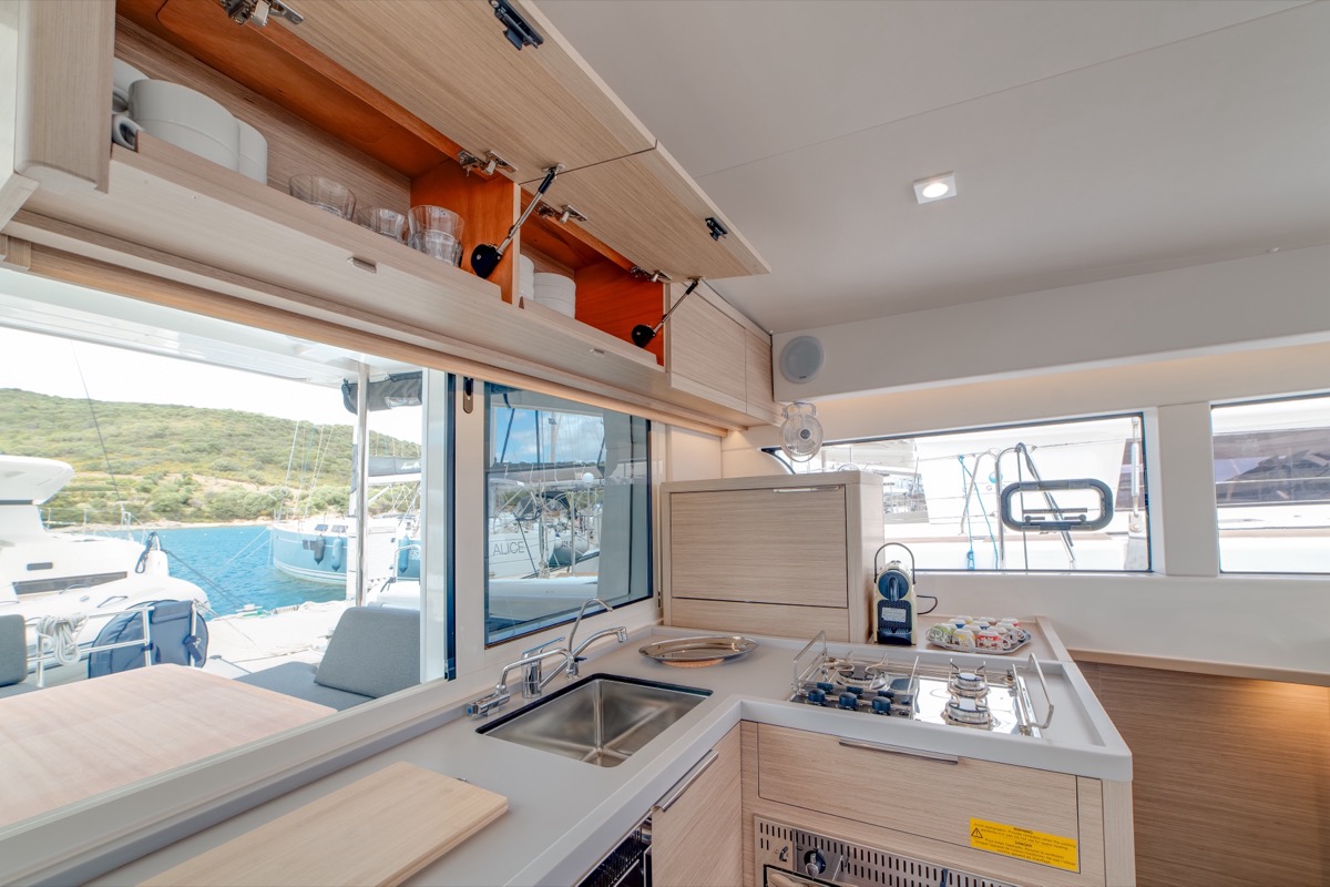 Lagoon 40 — photo 24