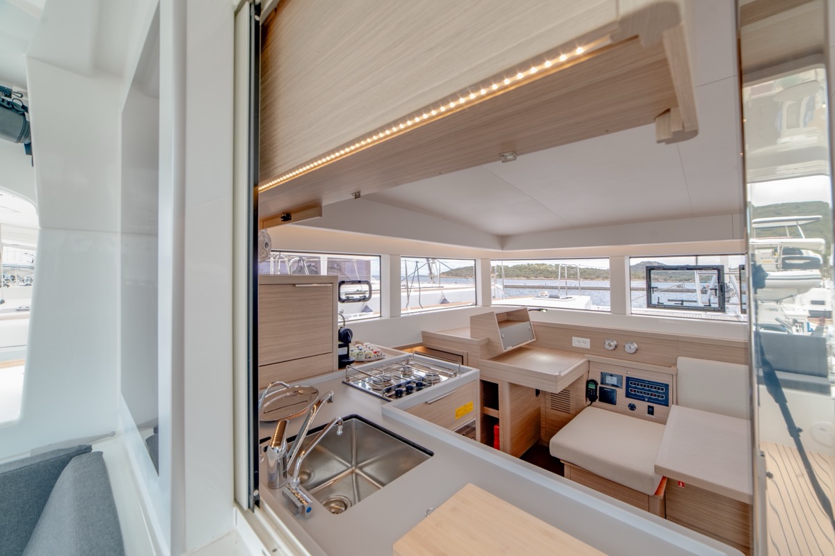 Lagoon 40 — photo 14