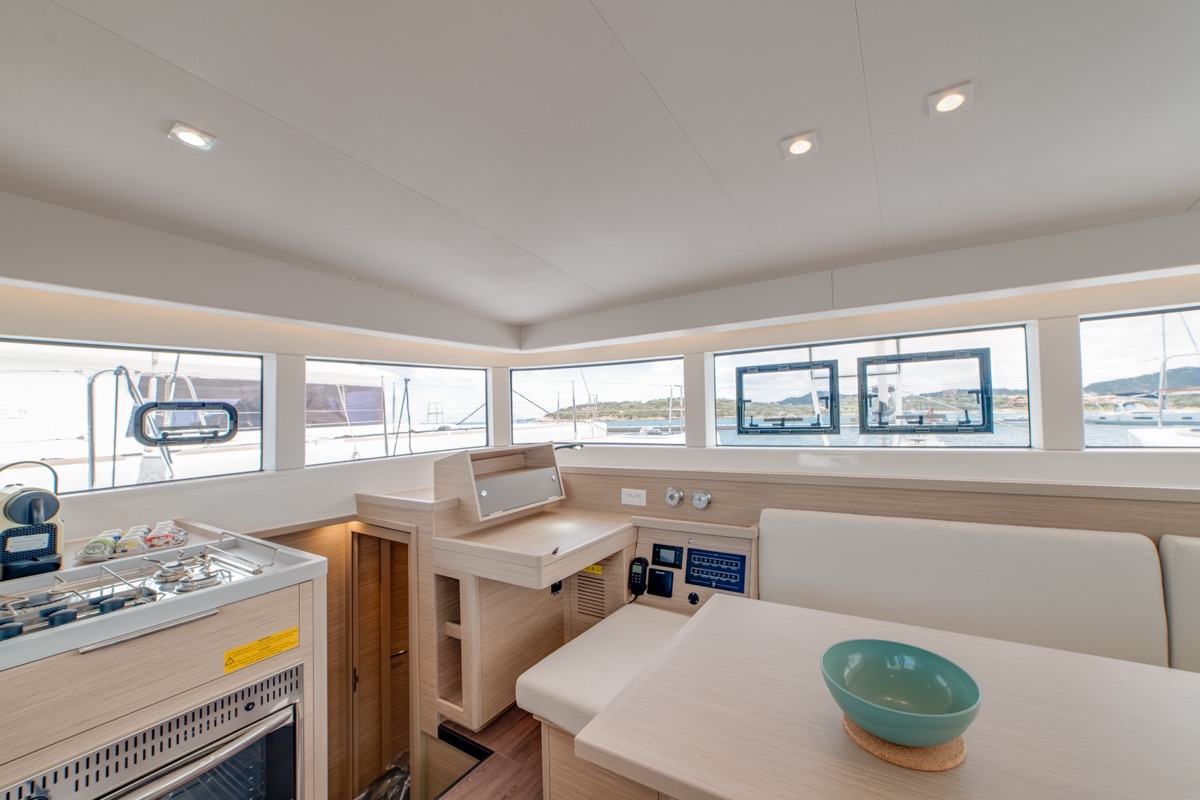 Lagoon 40 — photo 13