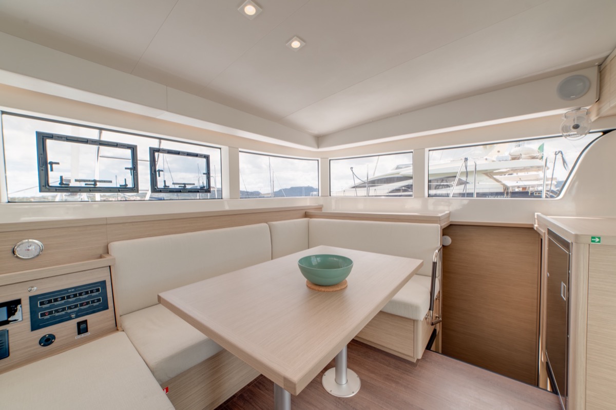 Lagoon 40 — photo 12