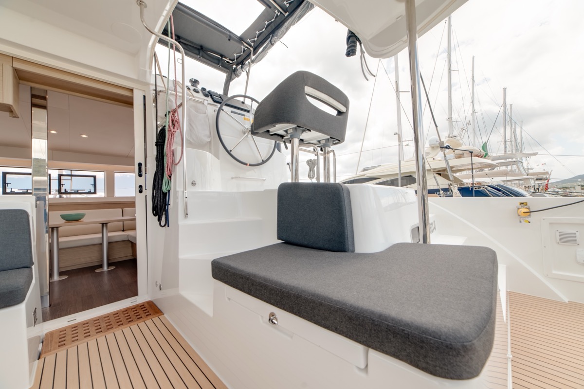 Lagoon 40 — photo 2