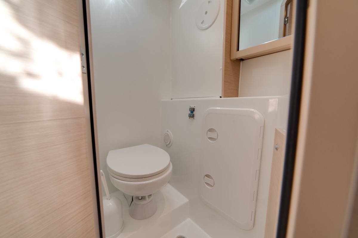 Lagoon 42 (3 cab) — photo 4
