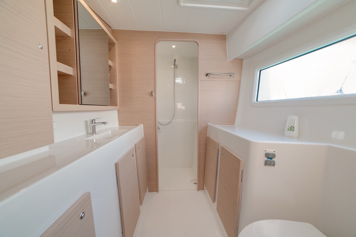 Lagoon 42 (3 cab) — photo 48