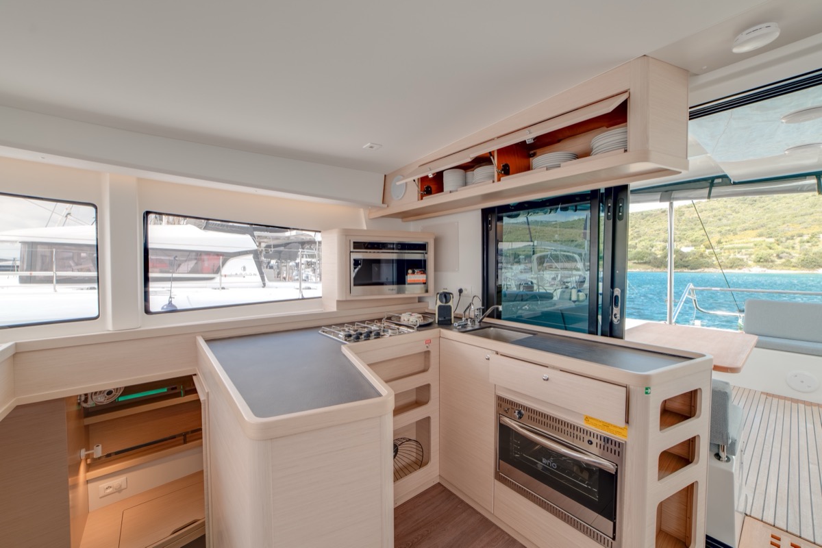 Lagoon 42 (3 cab) — photo 25