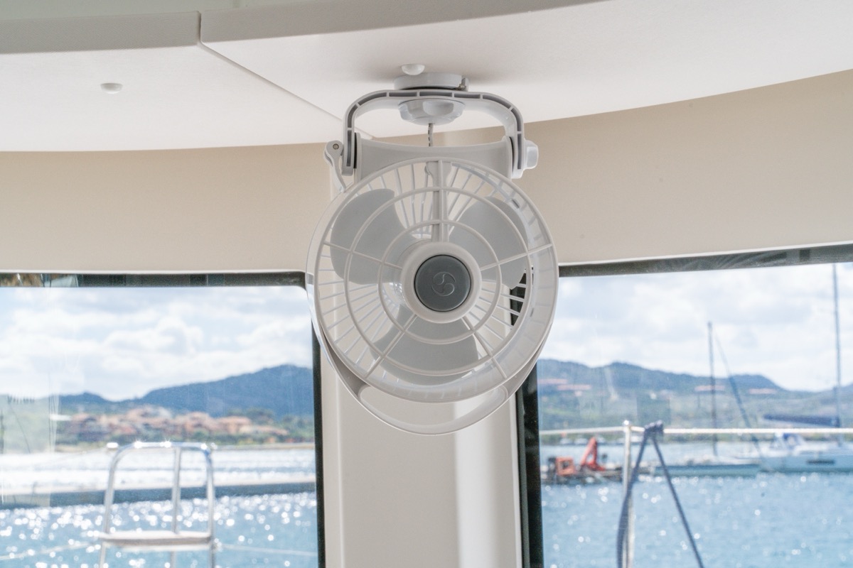 Lagoon 42 (3 cab) — photo 12