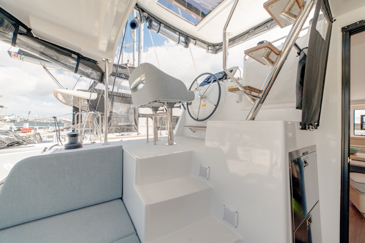 Lagoon 42 (3 cab) — photo 17