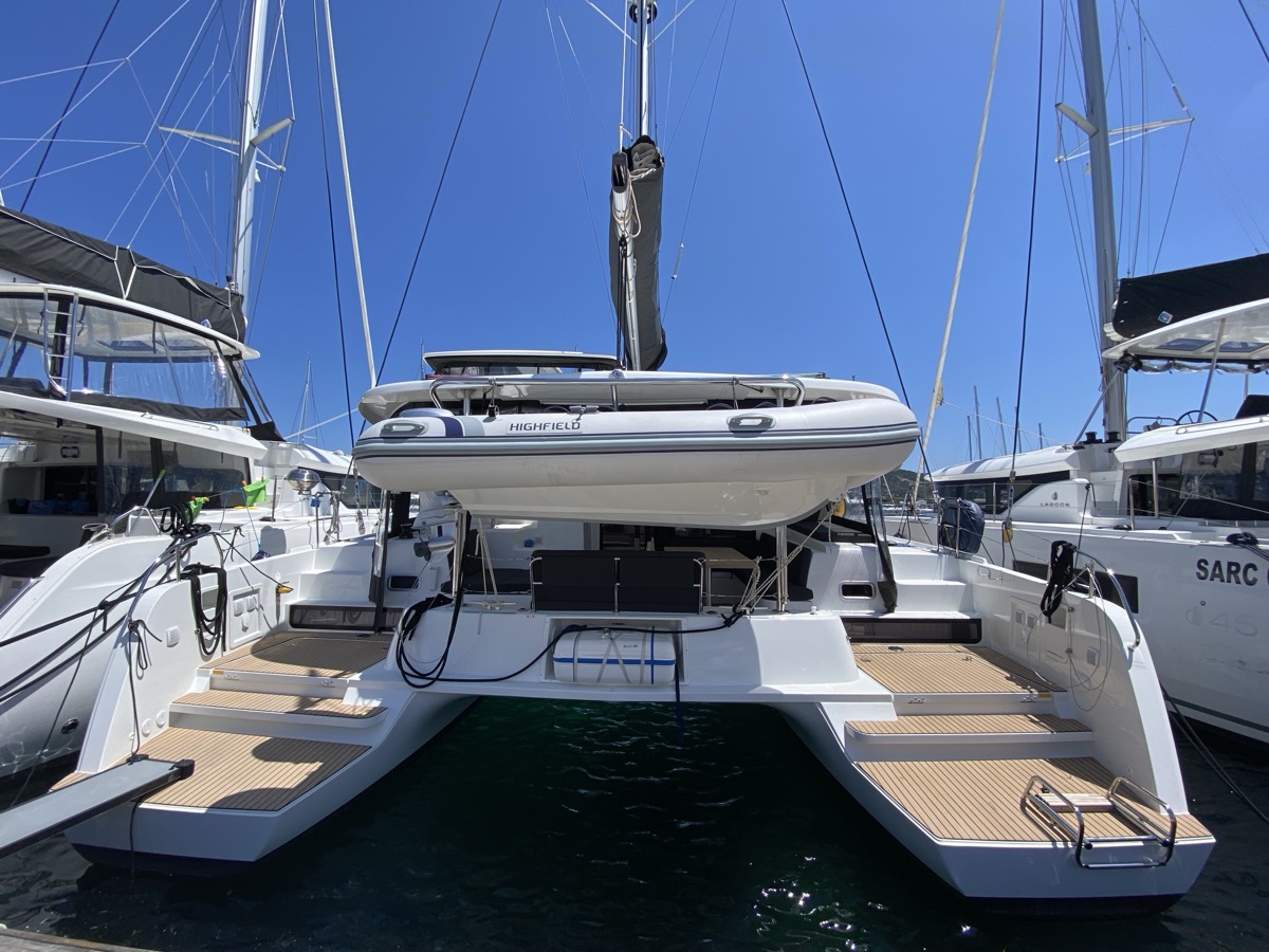 Lagoon 42 — photo 3