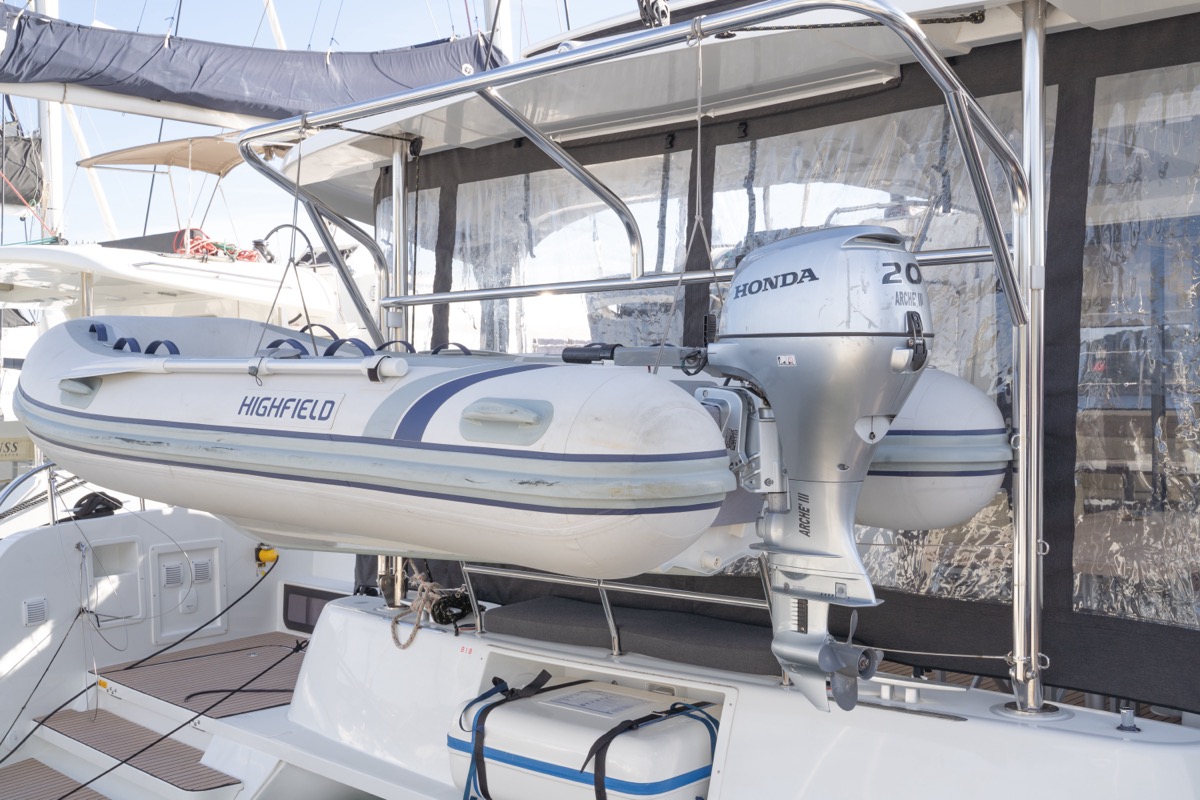 Lagoon 42 — photo 11