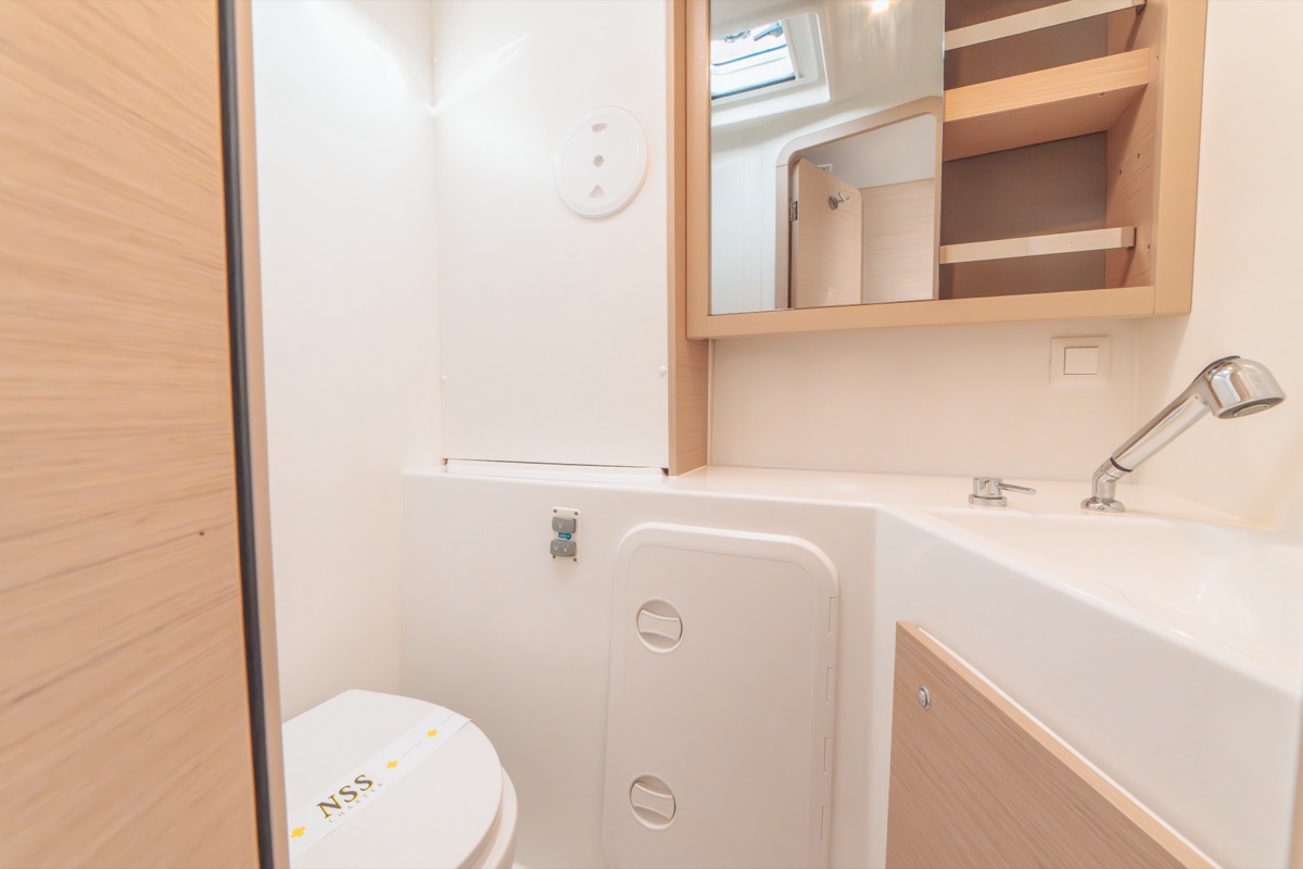 Lagoon 42 — photo 18
