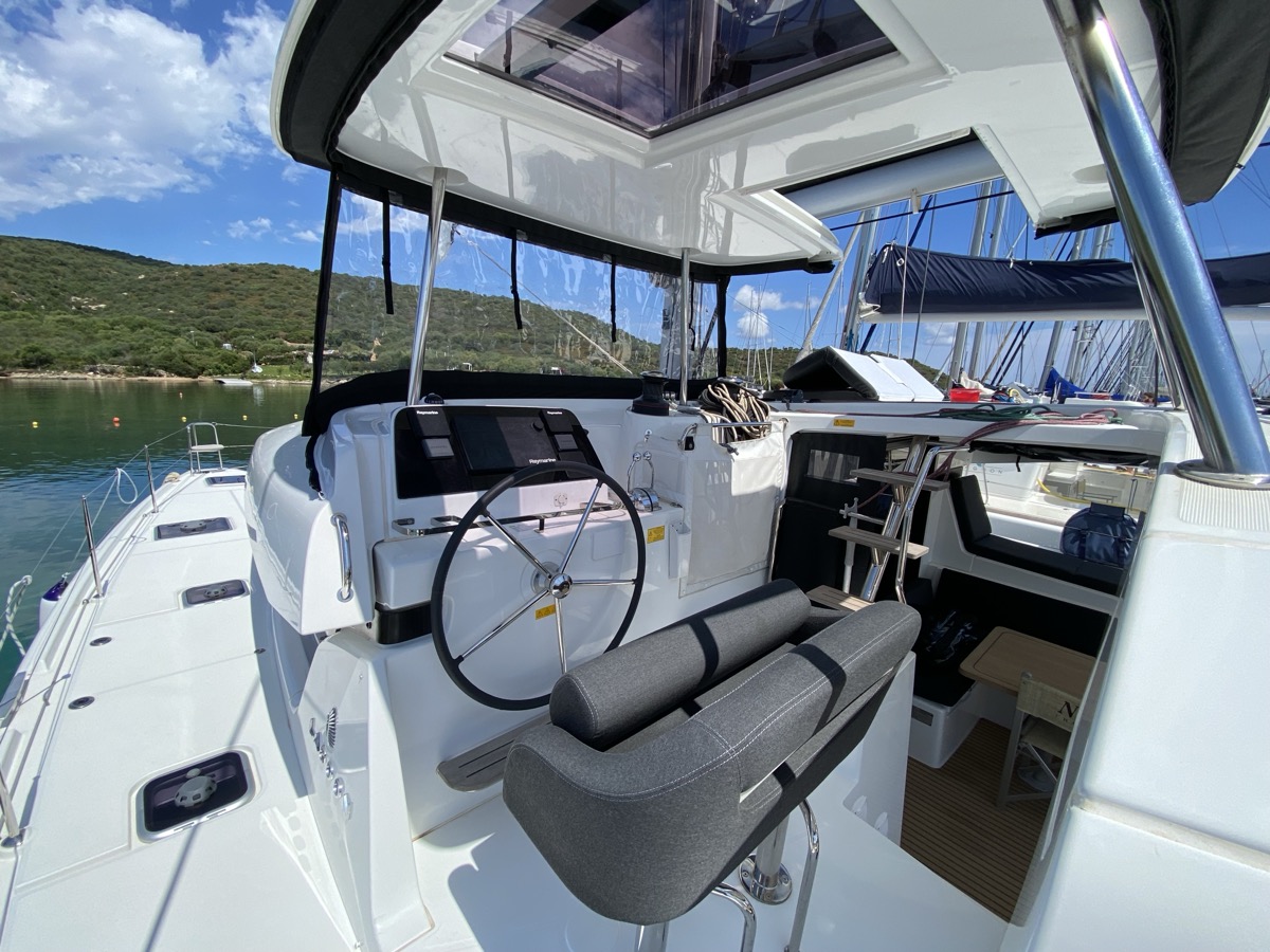 Lagoon 42 — photo 16