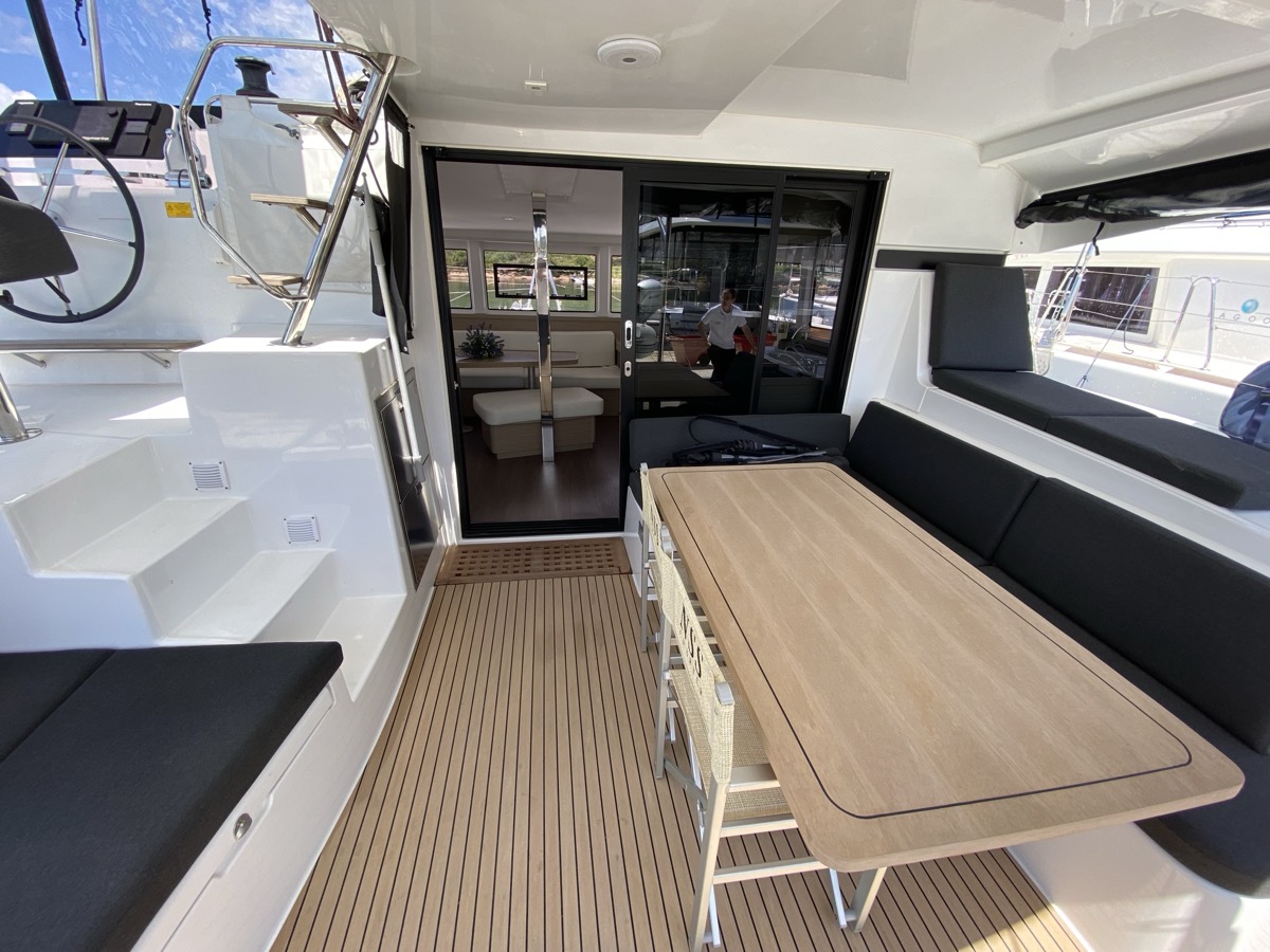 Lagoon 42 — photo 2