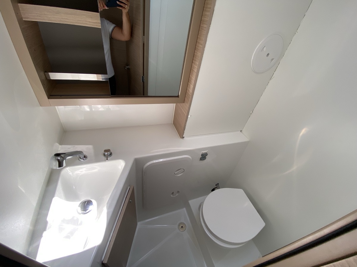 Lagoon 42 — photo 9
