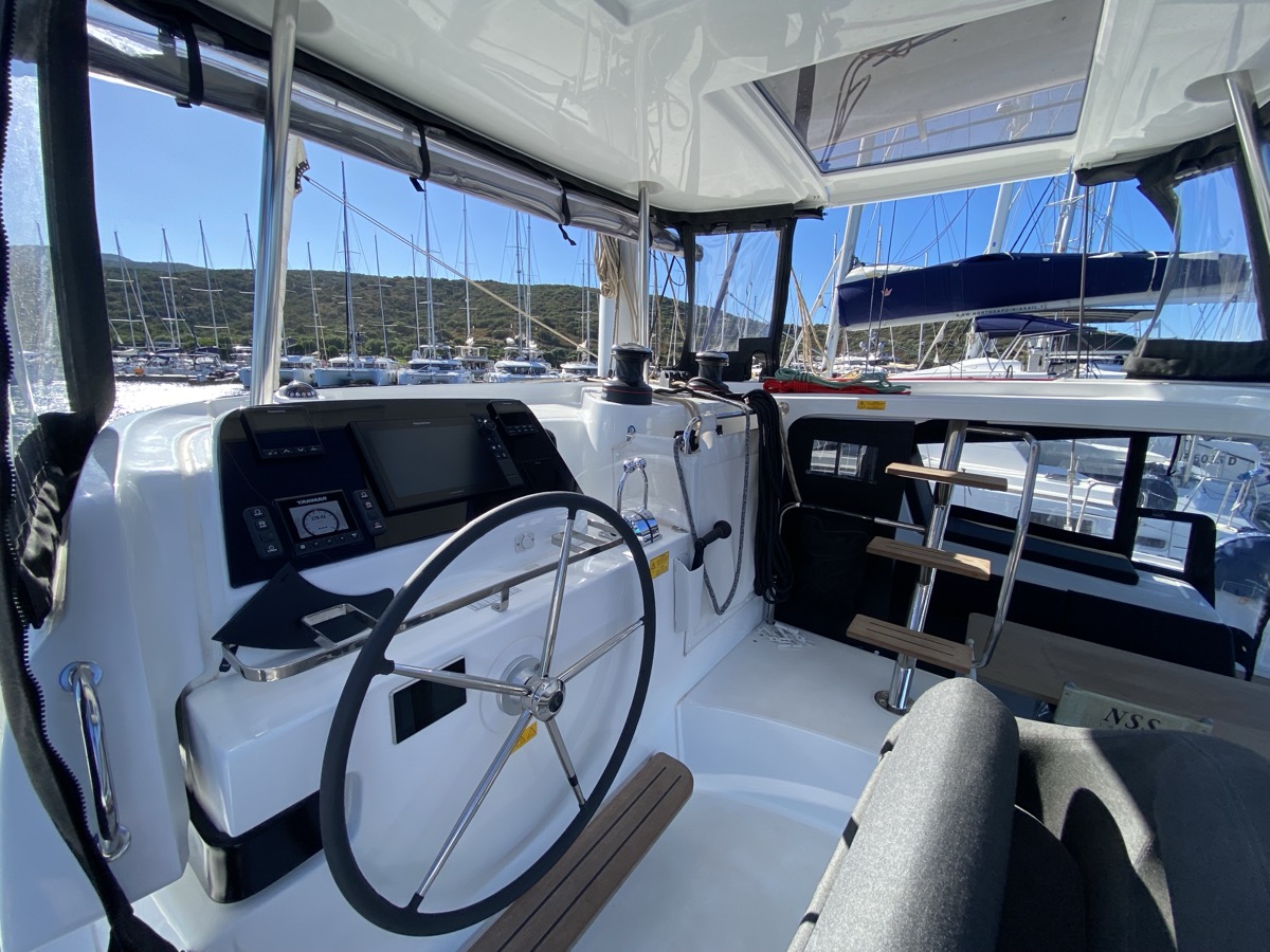 Lagoon 42 — photo 18