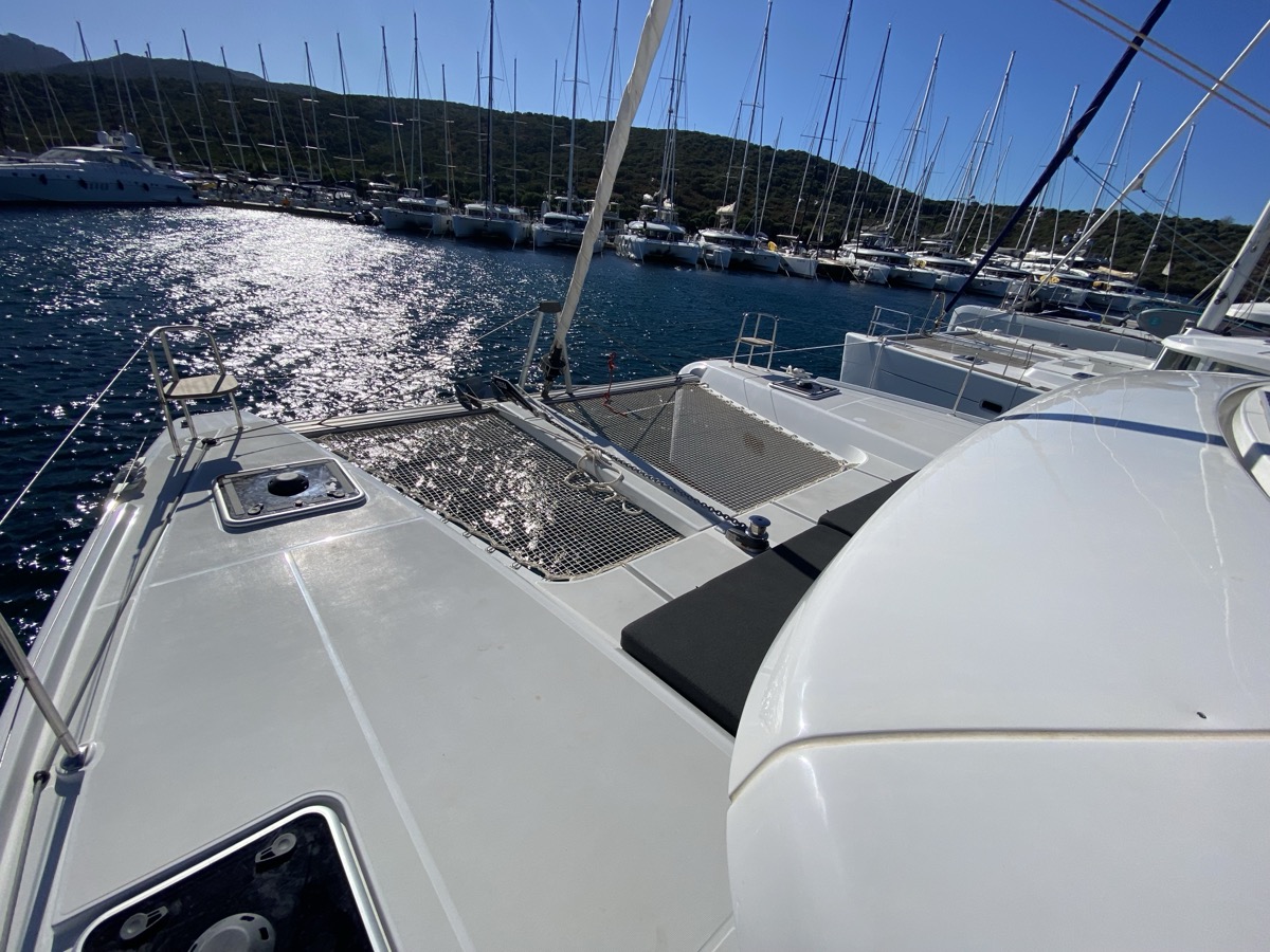 Lagoon 42 — photo 9