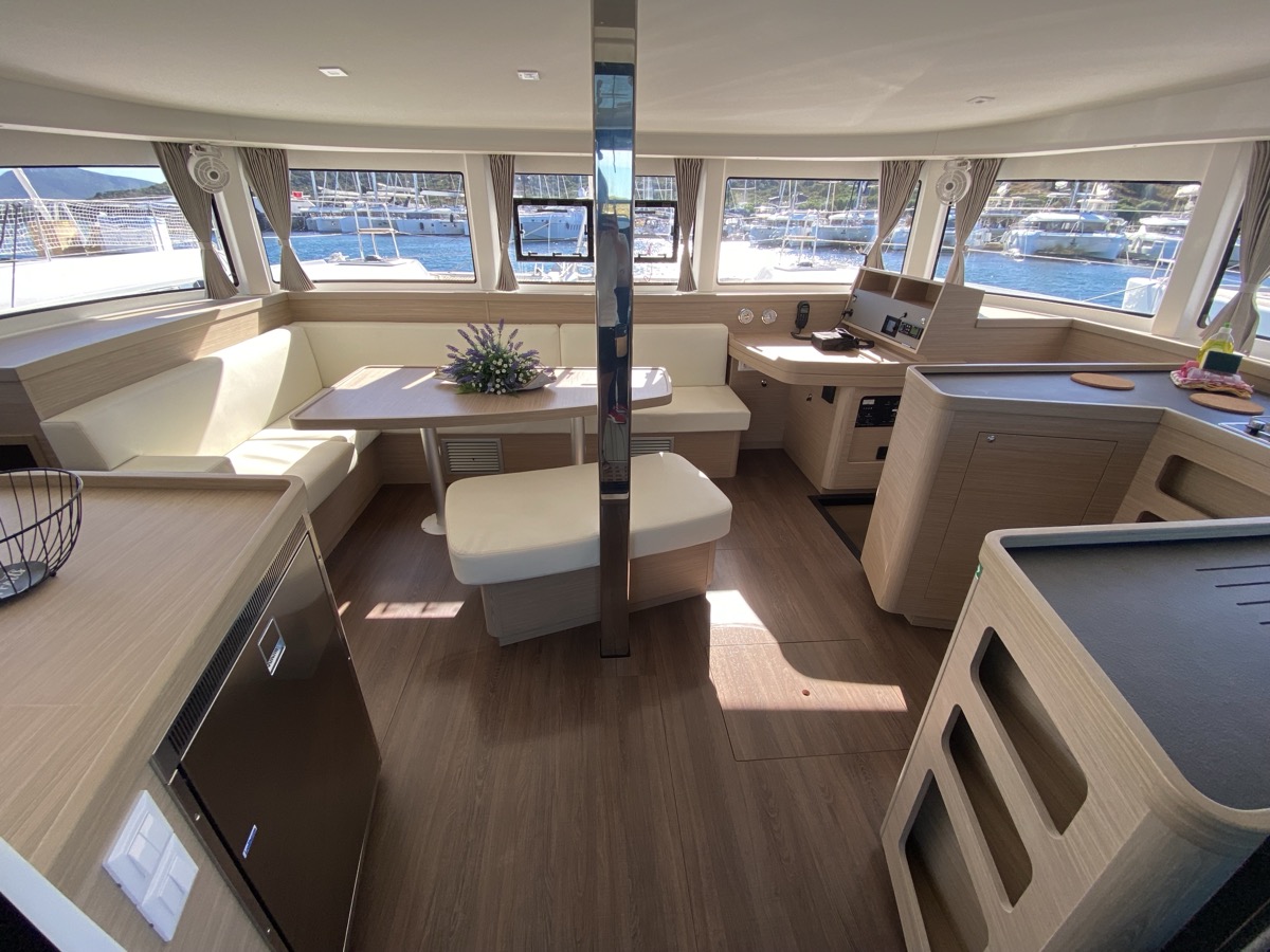 Lagoon 42 — photo 2