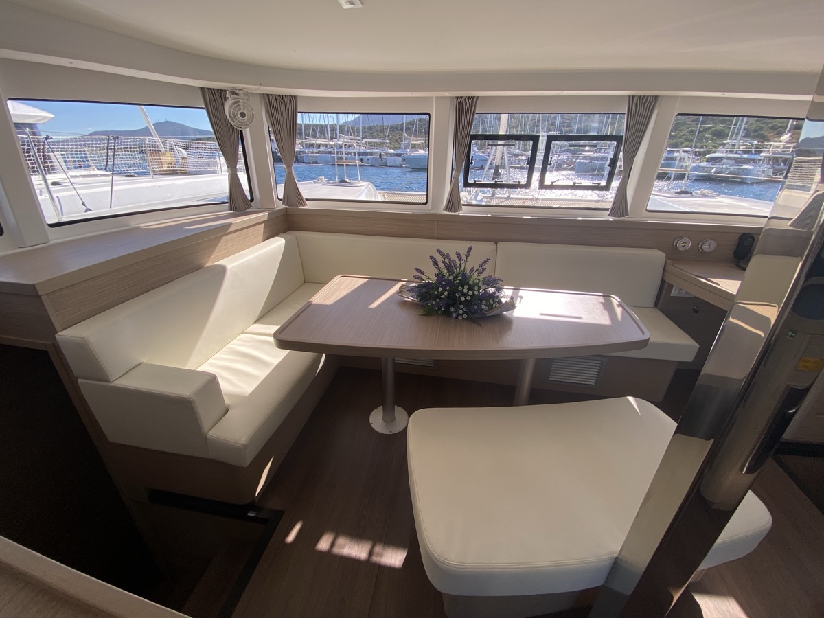 Lagoon 42 — photo 11