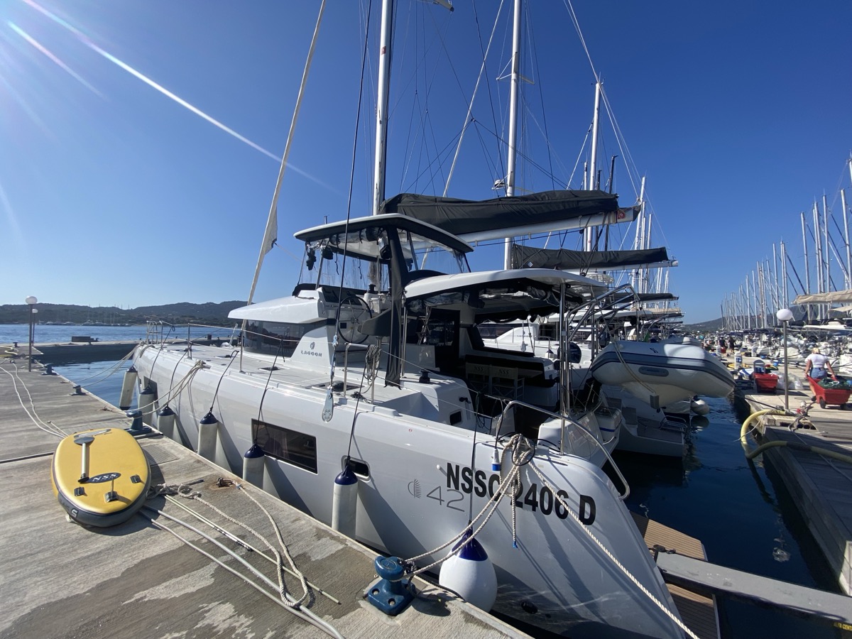 Lagoon 42 — photo 11