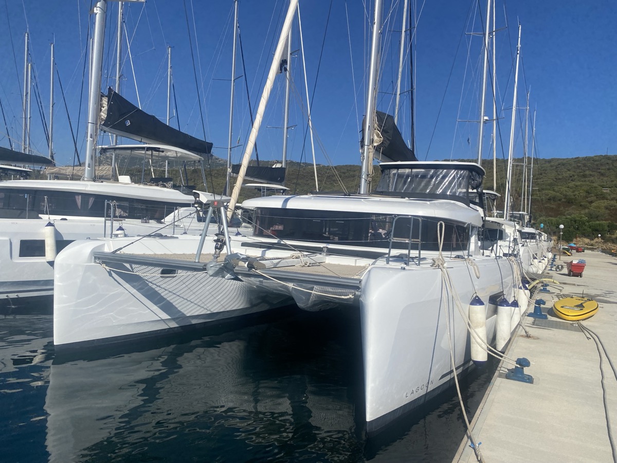 Lagoon 42 — photo 5