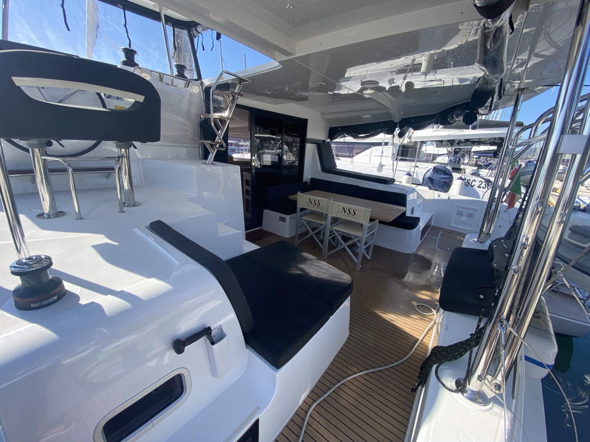 Lagoon 42 — photo 9